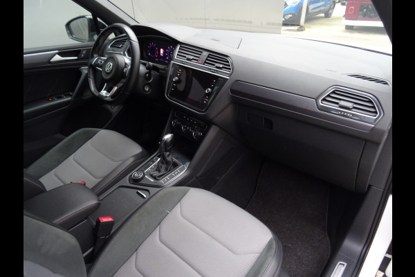 Volkswagen Tiguan 2.0 TSI 4Motion Highline Business R * CARPLAY * GOED ONDERH. !!