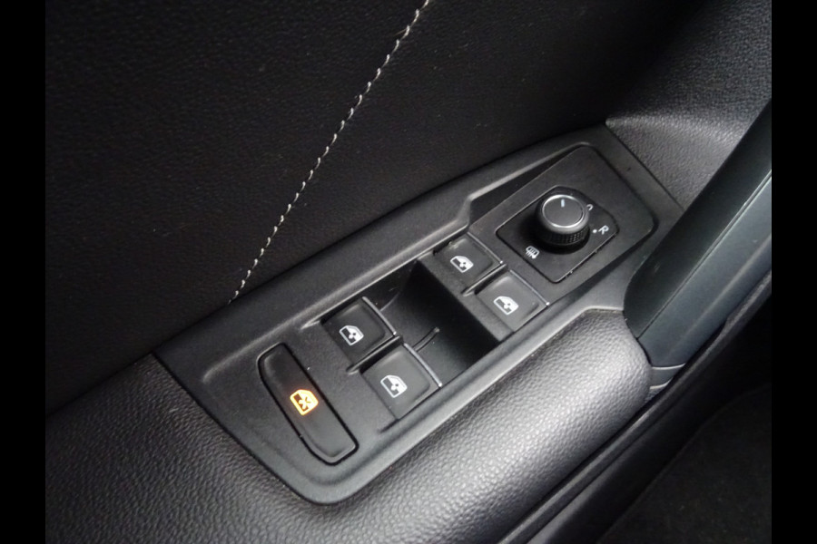 Volkswagen Tiguan 2.0 TSI 4Motion Highline Business R * CARPLAY * GOED ONDERH. !!