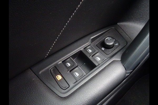 Volkswagen Tiguan 2.0 TSI 4Motion Highline Business R * CARPLAY * GOED ONDERH. !!