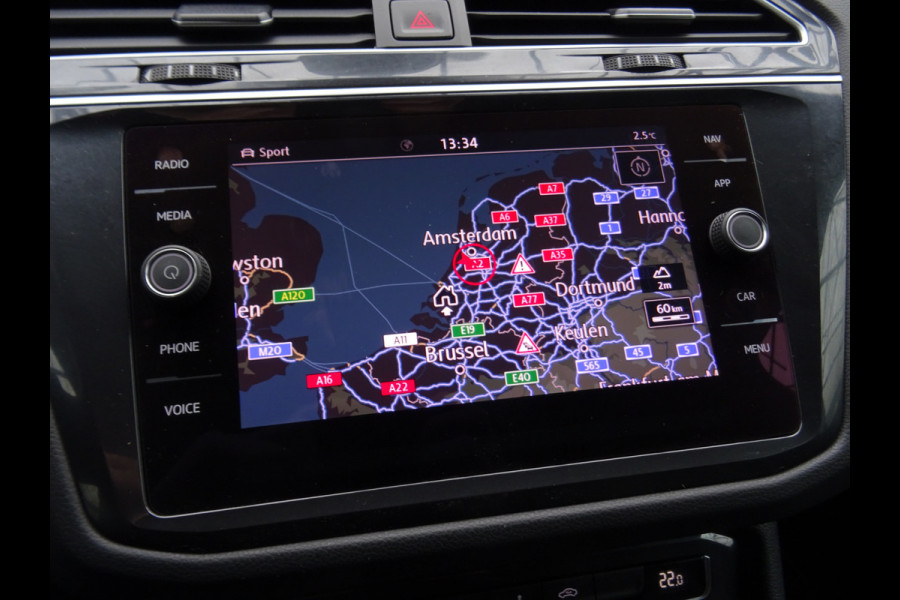 Volkswagen Tiguan 2.0 TSI 4Motion Highline Business R * CARPLAY * GOED ONDERH. !!