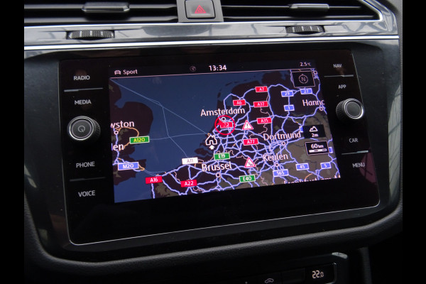 Volkswagen Tiguan 2.0 TSI 4Motion Highline Business R * CARPLAY * GOED ONDERH. !!
