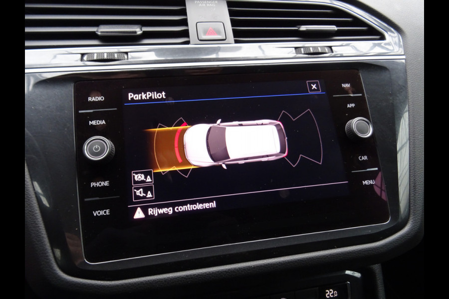 Volkswagen Tiguan 2.0 TSI 4Motion Highline Business R * CARPLAY * GOED ONDERH. !!