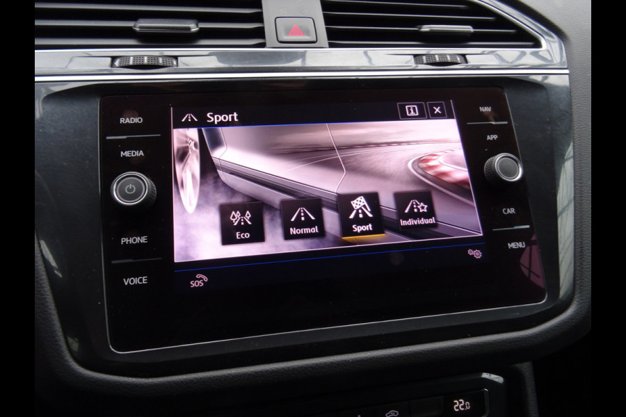 Volkswagen Tiguan 2.0 TSI 4Motion Highline Business R * CARPLAY * GOED ONDERH. !!