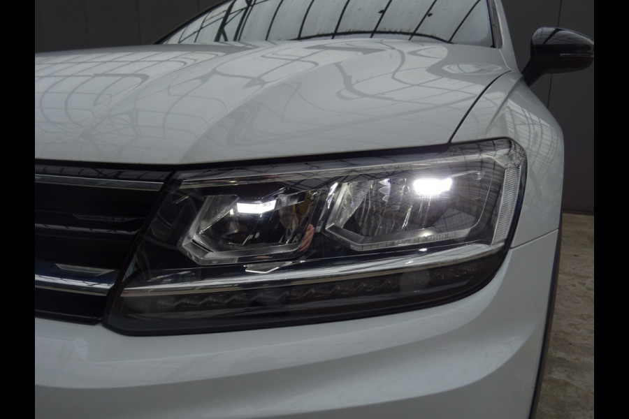 Volkswagen Tiguan 2.0 TSI 4Motion Highline Business R * CARPLAY * GOED ONDERH. !!