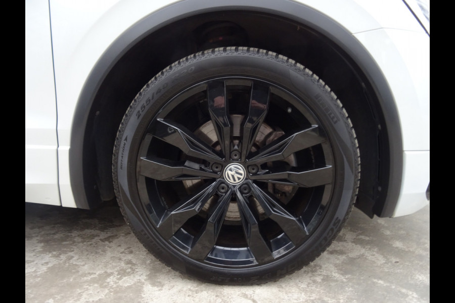 Volkswagen Tiguan 2.0 TSI 4Motion Highline Business R * CARPLAY * GOED ONDERH. !!