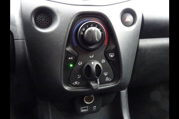 Toyota Aygo 1.0 VVT-i x-fun * BLUETOOTH * LED * GOED ONDERH. !!