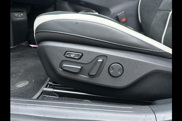 Kia Ev6 GT-Line AWD 84 kWh Facelift / Nieuw Model | Warmtepomp | Meridian Audio | Elektrisch Panoramadak | Afneembare Trekhaak | 360° Camera | Elektrische Stoelen met Geheugen | Stoel- & Stuurverwarming | Head-Up Display | Kia Garantie tot 2035 | Origineel NL-Auto | 1e Eigenaar / 7000KM!