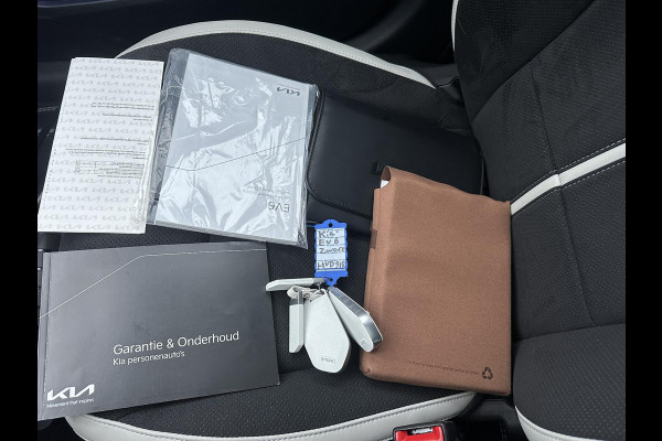 Kia Ev6 GT-Line AWD 84 kWh Facelift / Nieuw Model | Warmtepomp | Meridian Audio | Elektrisch Panoramadak | Afneembare Trekhaak | 360° Camera | Elektrische Stoelen met Geheugen | Stoel- & Stuurverwarming | Head-Up Display | Kia Garantie tot 2035 | Origineel NL-Auto | 1e Eigenaar / 7000KM!