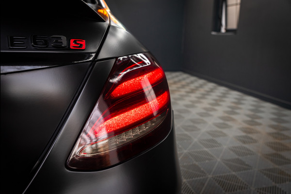 Mercedes-Benz E-Klasse AMG 63 S 4MATIC Premium Plus / Keramisch / Downpipes / Burmester / PPF / Pano / Luchtv. / Alarm / stoelverw/koeling / Mat wrap /  Vol optie