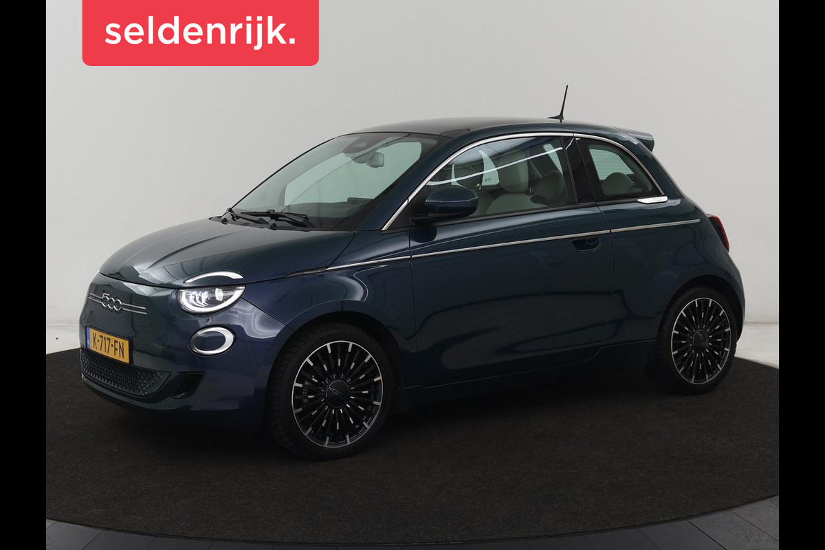 Fiat 500E La Prima 42 kWh | Panoramadak | Adaptive cruise | Leder | Camera | Keyless | Carplay | Parkeerhulp | Full LED | Side Assist | Climate control