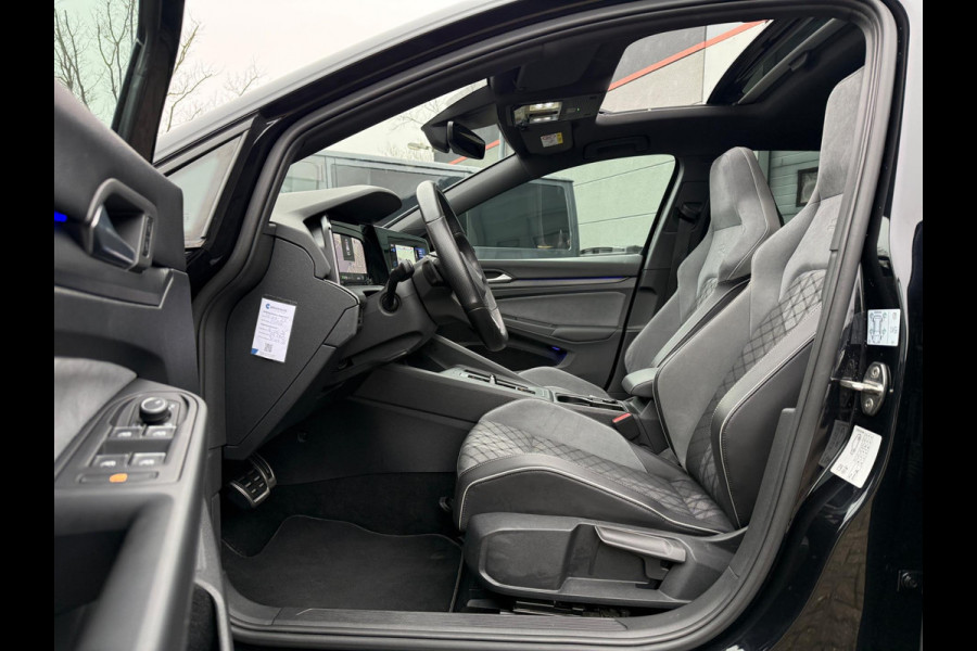 Volkswagen Golf 1.5 eTSI 2022 R-LINE DSG PANO ACC SIDE-ASSLEDER ALCANTARA