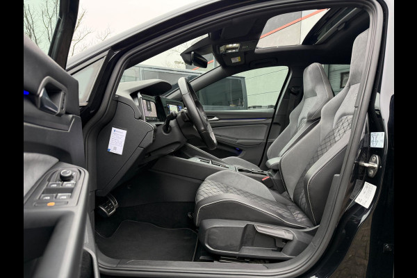 Volkswagen Golf 1.5 eTSI 2022 R-LINE DSG PANO ACC SIDE-ASSLEDER ALCANTARA
