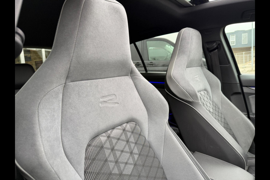 Volkswagen Golf 1.5 eTSI 2022 R-LINE DSG PANO ACC SIDE-ASSLEDER ALCANTARA