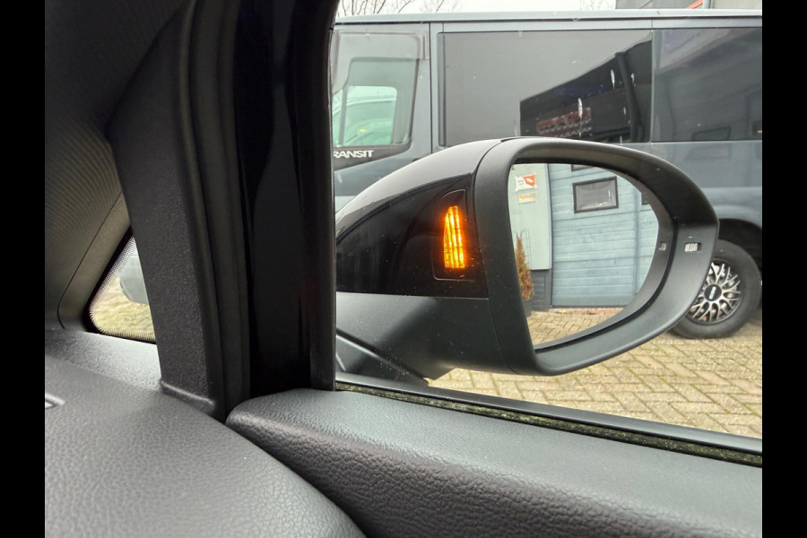 Volkswagen Golf 1.5 eTSI 2022 R-LINE DSG PANO ACC SIDE-ASSLEDER ALCANTARA