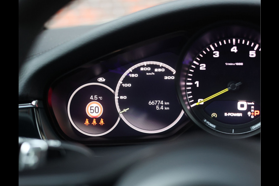 Porsche Panamera Sport Turismo 2.9 4 E-Hybrid | PASM - Sport Design - Soft Close