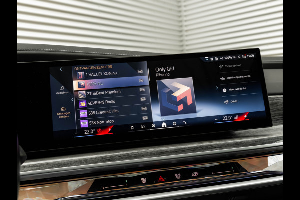 BMW i7 eDrive50 - M-Sport Pro - Skylounge - Stoelventilatie + Massage V+A - Individual Leder