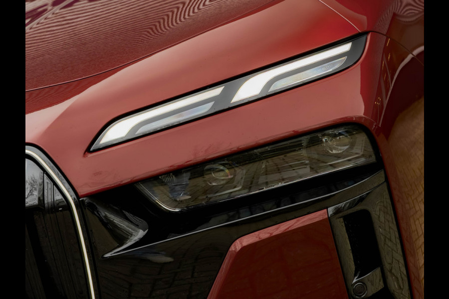 BMW i7 eDrive50 - M-Sport Pro - Skylounge - Stoelventilatie + Massage V+A - Individual Leder