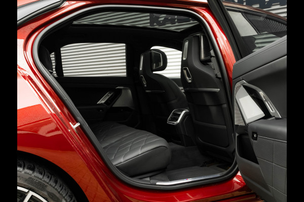 BMW i7 eDrive50 - M-Sport Pro - Skylounge - Stoelventilatie + Massage V+A - Individual Leder