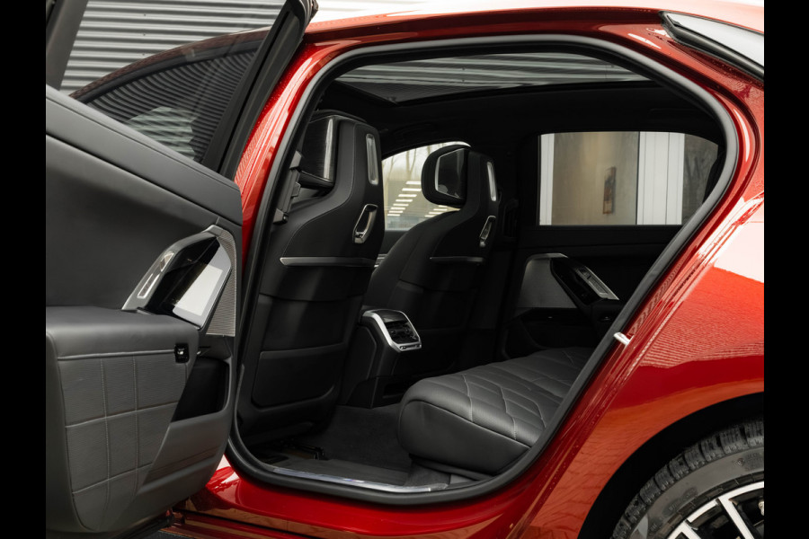 BMW i7 eDrive50 - M-Sport Pro - Skylounge - Stoelventilatie + Massage V+A - Individual Leder