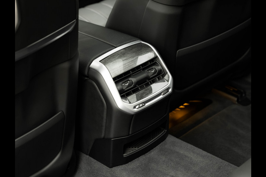 BMW i7 eDrive50 - M-Sport Pro - Skylounge - Stoelventilatie + Massage V+A - Individual Leder