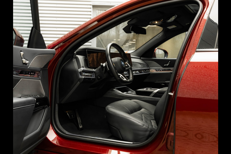 BMW i7 eDrive50 - M-Sport Pro - Skylounge - Stoelventilatie + Massage V+A - Individual Leder
