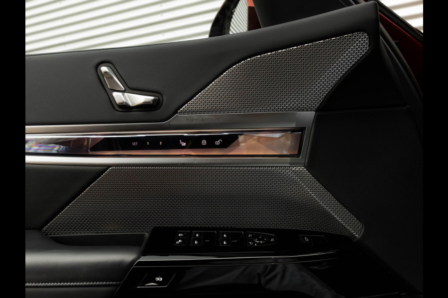 BMW i7 eDrive50 - M-Sport Pro - Skylounge - Stoelventilatie + Massage V+A - Individual Leder