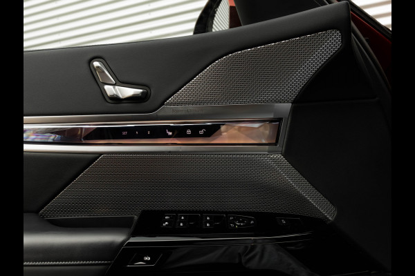 BMW i7 eDrive50 - M-Sport Pro - Skylounge - Stoelventilatie + Massage V+A - Individual Leder