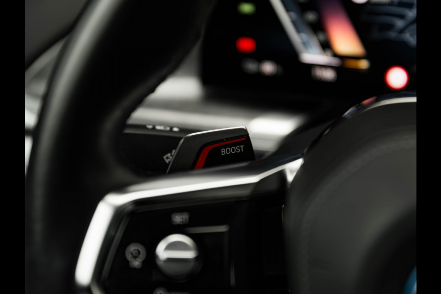 BMW i7 eDrive50 - M-Sport Pro - Skylounge - Stoelventilatie + Massage V+A - Individual Leder