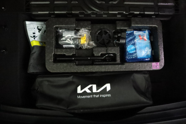 Kia Niro Launch Edition Apple Carplay/Android Auto - Cruise Control - Navigatie - Stoel/Stuur Verwarming - Stoel Verkoeling - Trekhaak - Fabrieksgarantie tot 09-2029