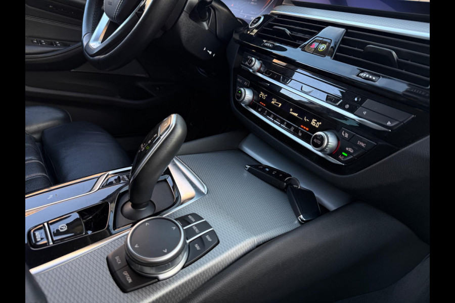 BMW 5 Serie Touring 530i HYBRID 2022 HIGH EXECUTIVE AUT LEDER CARPLAY LUXE