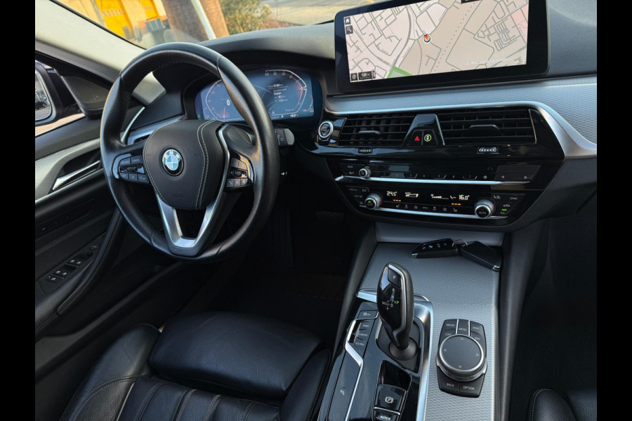 BMW 5 Serie Touring 530i HYBRID 2022 HIGH EXECUTIVE AUT LEDER CARPLAY LUXE