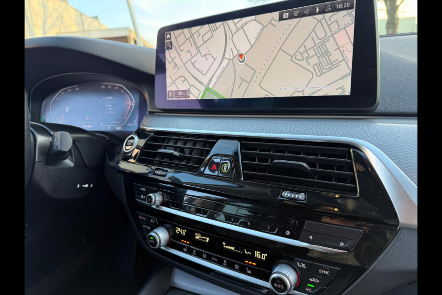 BMW 5 Serie Touring 530i HYBRID 2022 HIGH EXECUTIVE AUT LEDER CARPLAY LUXE