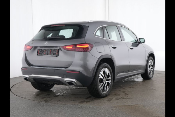Mercedes-Benz GLA 250 e Plug-In Hybride Trekhaak | Distronic | Sfeerverlichting | Stuur en Stoelverwarming | Ledkoplampen Inclusief 24 maanden MB Certified garantie voor Europa.