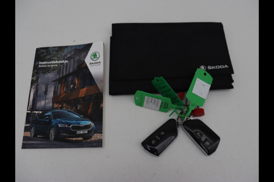 Škoda Octavia 1.0 e-TSI Sport | Trekhaak | Carplay | Navigatie | Sportstoelen | Full LED | 18'' | Parkeerhulp | Sfeerverlichting | Cruise control | Climate control | Bluetooth