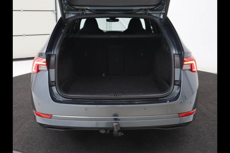 Škoda Octavia 1.0 e-TSI Sport | Trekhaak | Carplay | Navigatie | Sportstoelen | Full LED | 18'' | Parkeerhulp | Sfeerverlichting | Cruise control | Climate control | Bluetooth