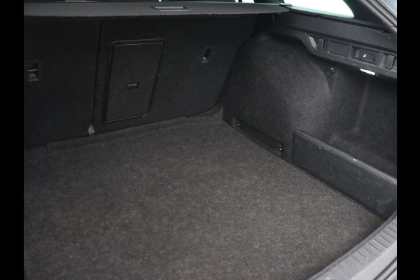 Škoda Octavia 1.0 e-TSI Sport | Trekhaak | Carplay | Navigatie | Sportstoelen | Full LED | 18'' | Parkeerhulp | Sfeerverlichting | Cruise control | Climate control | Bluetooth