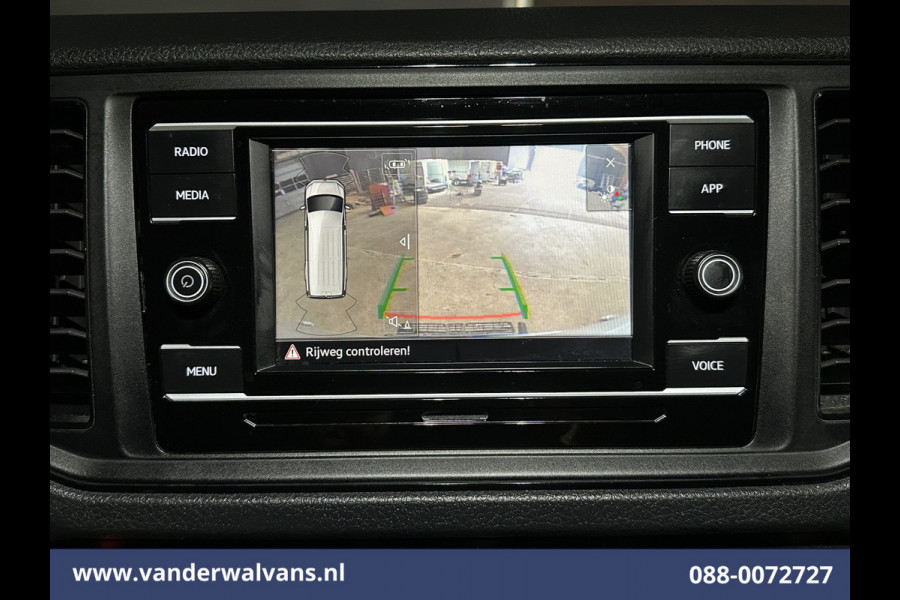 Volkswagen Crafter 2.0 TDI 141pk L3H3 L2H2 Euro6 Airco | Camera | Apple Carplay | Cruisecontrol Android Auto, Parkeersensoren, Bijrijdersbank, 3000kg Trekvermogen, zilver