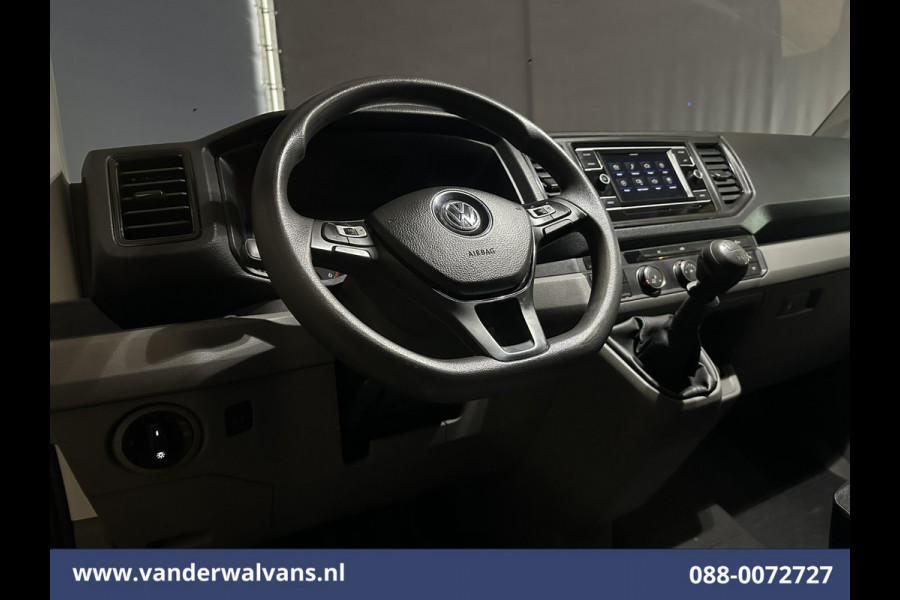 Volkswagen Crafter 2.0 TDI 141pk L3H3 L2H2 Euro6 Airco | Camera | Apple Carplay | Cruisecontrol Android Auto, Parkeersensoren, Bijrijdersbank, 3000kg Trekvermogen, zilver