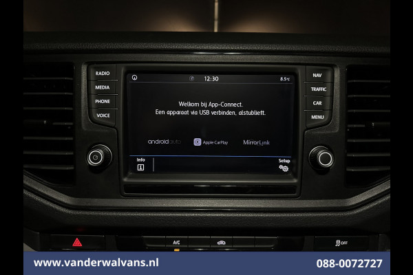 Volkswagen Crafter 2.0 TDI 140pk L3H3 L2H2 Euro6 Airco | Navigatie | Apple Carplay | Cruisecontrol Android Auto, Bijrijdersbank, 3000kg trekvermogen, zilver