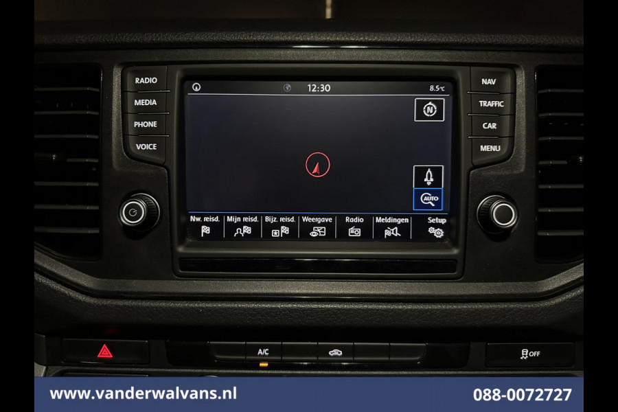 Volkswagen Crafter 2.0 TDI 140pk L3H3 L2H2 Euro6 Airco | Navigatie | Apple Carplay | Cruisecontrol Android Auto, Bijrijdersbank, 3000kg trekvermogen, zilver