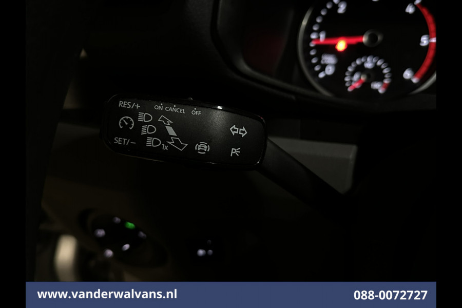 Volkswagen Crafter 2.0 TDI 140pk L3H3 L2H2 Euro6 Airco | Navigatie | Apple Carplay | Cruisecontrol Android Auto, Bijrijdersbank, 3000kg trekvermogen, zilver