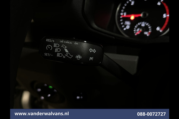 Volkswagen Crafter 2.0 TDI 140pk L3H3 L2H2 Euro6 Airco | Navigatie | Apple Carplay | Cruisecontrol Android Auto, Bijrijdersbank, 3000kg trekvermogen, zilver