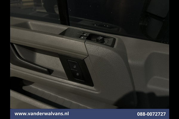 Volkswagen Crafter 2.0 TDI 140pk L3H3 L2H2 Euro6 Airco | Navigatie | Apple Carplay | Cruisecontrol Android Auto, Bijrijdersbank, 3000kg trekvermogen, zilver
