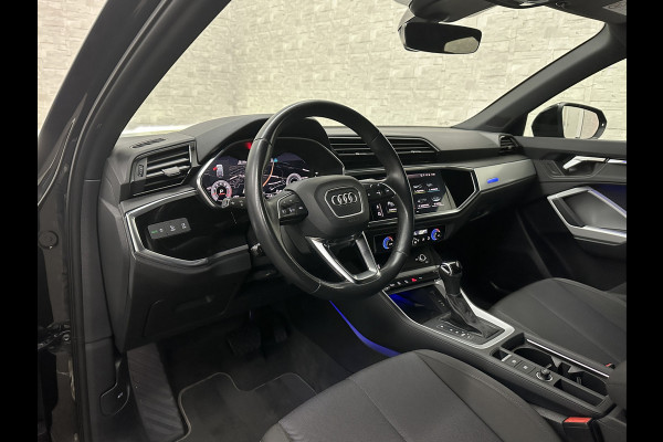 Audi Q3 Sportback 35 TFSI S-Line Sportpack | Sfeerverlichting | Keyless-Entry | Full-LED | Black-Optic | Audi-Sound | Carplay | Virtual-Cockpit | Climate-Control | Draadloos Laden | Dodehoek | Lane Assist | Autom. Achterklep | Bovag garantie.