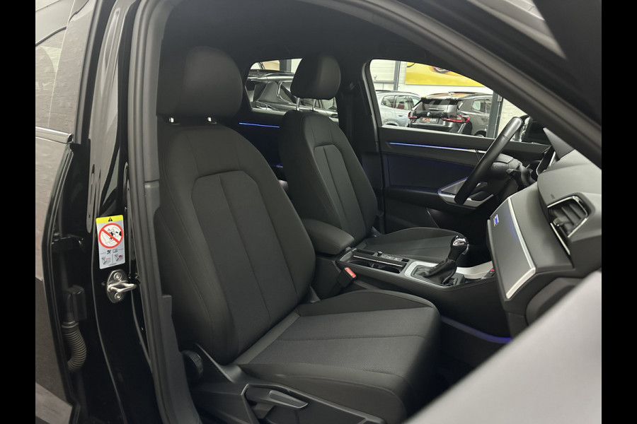 Audi Q3 Sportback 35 TFSI S-Line Sportpack | Sfeerverlichting | Keyless-Entry | Full-LED | Black-Optic | Audi-Sound | Carplay | Virtual-Cockpit | Climate-Control | Draadloos Laden | Dodehoek | Lane Assist | Autom. Achterklep | Bovag garantie.