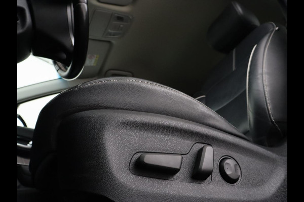 Kia e-Niro ExecutiveLine 64 kWh | Leder | Stoelventilatie | Adaptive cruise | Camera | Warmtepomp | Trekhaak | Achterbankverwarming | Carplay | Full LED | Keyless | Navigatie | JBL Sound