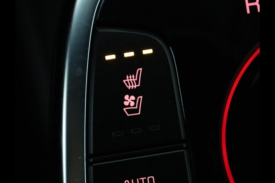 Kia e-Niro ExecutiveLine 64 kWh | Leder | Stoelventilatie | Adaptive cruise | Camera | Warmtepomp | Trekhaak | Achterbankverwarming | Carplay | Full LED | Keyless | Navigatie | JBL Sound