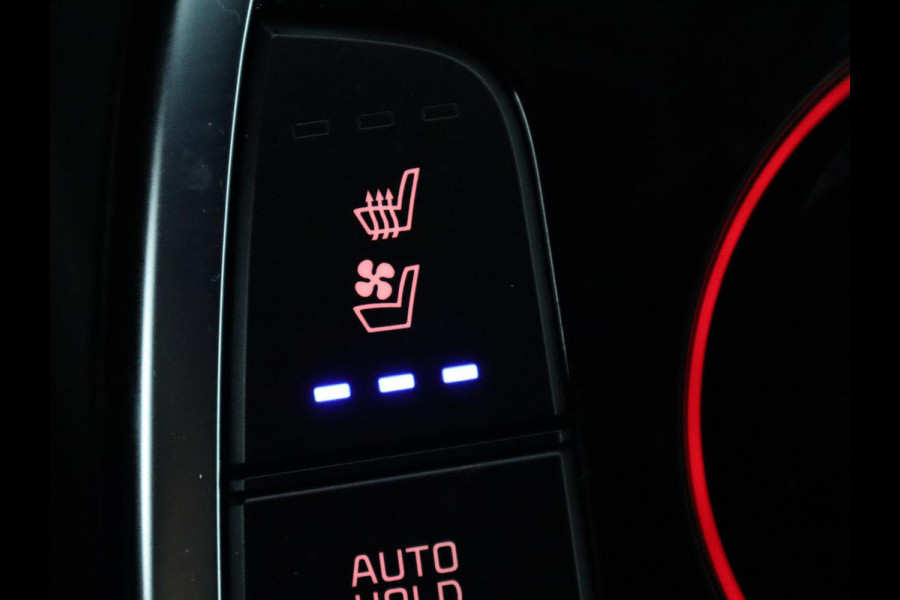 Kia e-Niro ExecutiveLine 64 kWh | Leder | Stoelventilatie | Adaptive cruise | Camera | Warmtepomp | Trekhaak | Achterbankverwarming | Carplay | Full LED | Keyless | Navigatie | JBL Sound