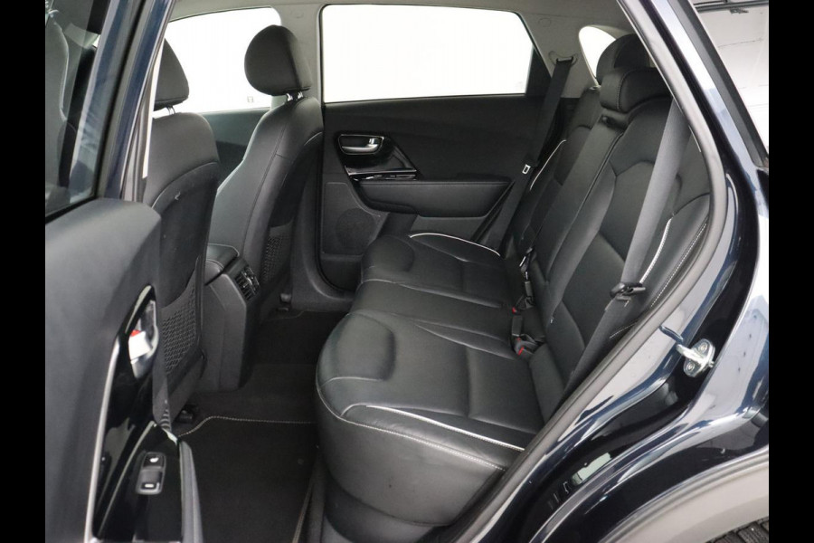 Kia e-Niro ExecutiveLine 64 kWh | Leder | Stoelventilatie | Adaptive cruise | Camera | Warmtepomp | Trekhaak | Achterbankverwarming | Carplay | Full LED | Keyless | Navigatie | JBL Sound
