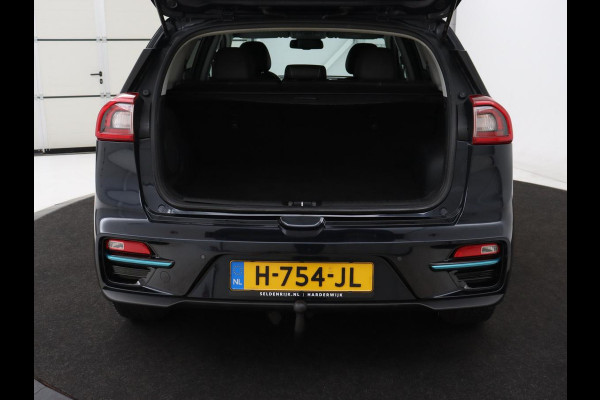 Kia e-Niro ExecutiveLine 64 kWh | Leder | Stoelventilatie | Adaptive cruise | Camera | Warmtepomp | Trekhaak | Achterbankverwarming | Carplay | Full LED | Keyless | Navigatie | JBL Sound